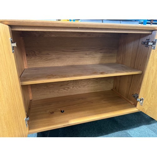 3218 - An oak 3 door sideboard