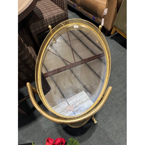 3229 - A gold effect mirrored drinks trolley