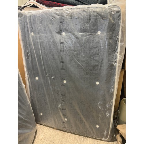 3230 - A grey and white double mattress