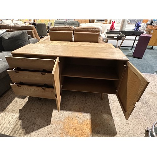 3123 - A Holcot mid century 3 drawer, 2 door sideboard (unchecked)