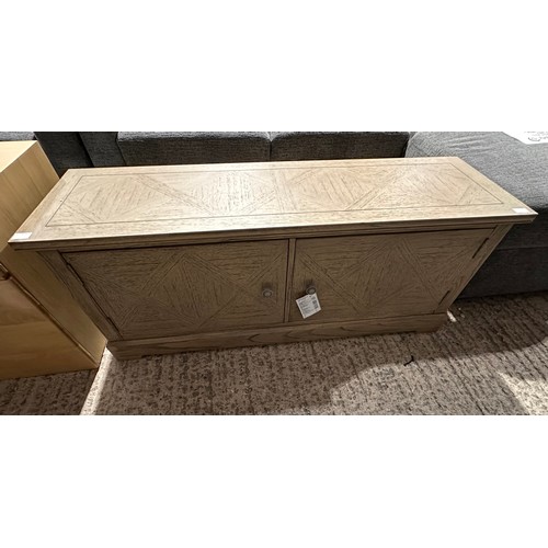 3127 - A Mustique 2 Door media unit