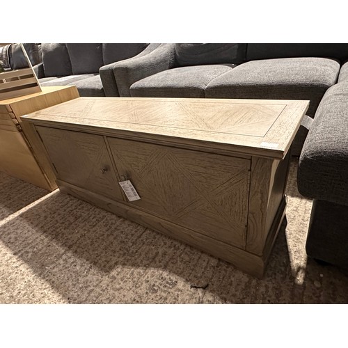 3127 - A Mustique 2 Door media unit