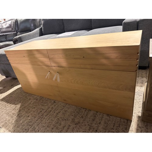 3133 - A Okayama 2 door sideboard (Incomplete/Missing parts)