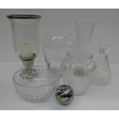2285 - A collection of glass vases to include a Stuart Crystal example and two crackle vases  *Not availabl... 