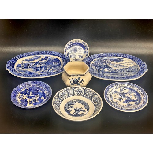 2263 - Collection of blue and white mixed china to include ginger jar, Wood & Sons 'Yuan' jug, Old Chelsea ... 