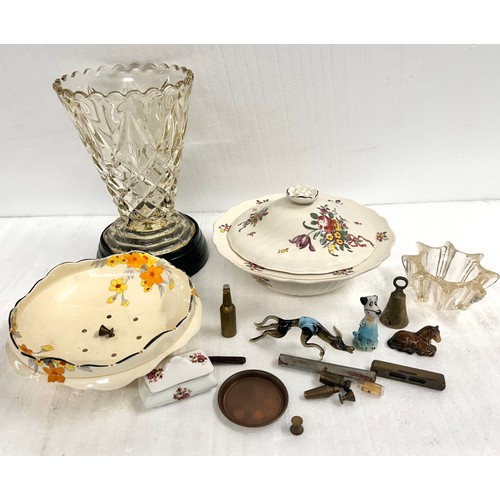 2299 - Assorted china to include, Art Deco Crown ducal plate, small Wade figure / whimsie, Royal Crown Derb... 
