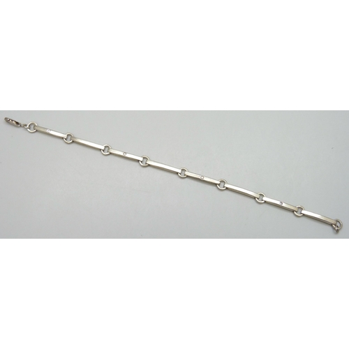 Lot 7068      