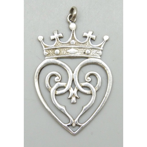 Lot 7069      
