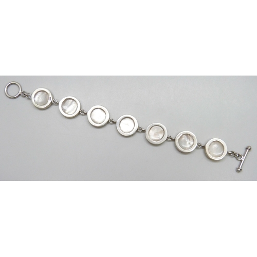 7126 - A silver bracelet set with mother of pearl, 18g, 17.8cm