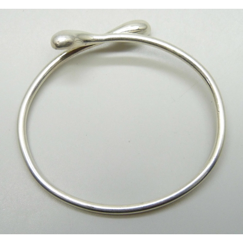7127 - A silver bangle, 17g, 6 x 5.1cm