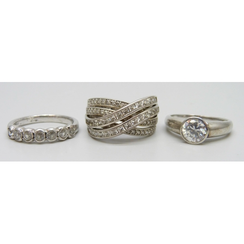 7128 - Three silver rings, 15g total