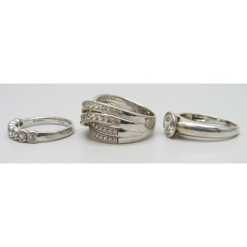 7128 - Three silver rings, 15g total