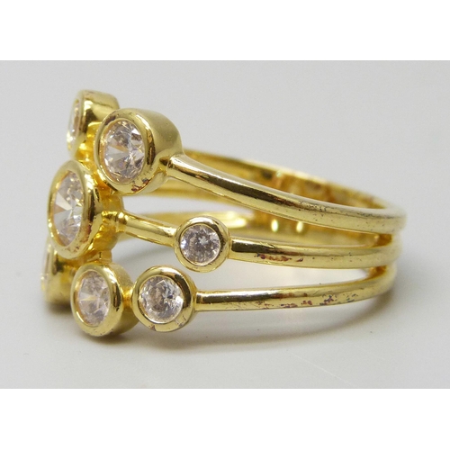 7137 - A silver gilt ring set with white cubic zirconia stones, S