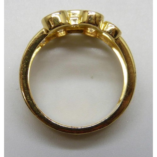 7137 - A silver gilt ring set with white cubic zirconia stones, S