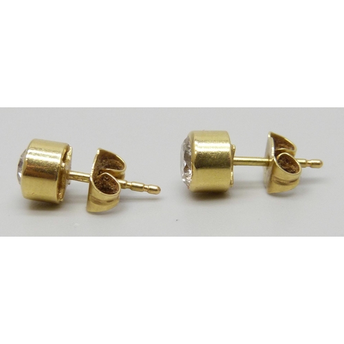 7139 - A pair of 18ct gold and diamond stud earrings, approximately 0.8ct total diamond weight