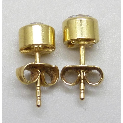 7139 - A pair of 18ct gold and diamond stud earrings, approximately 0.8ct total diamond weight