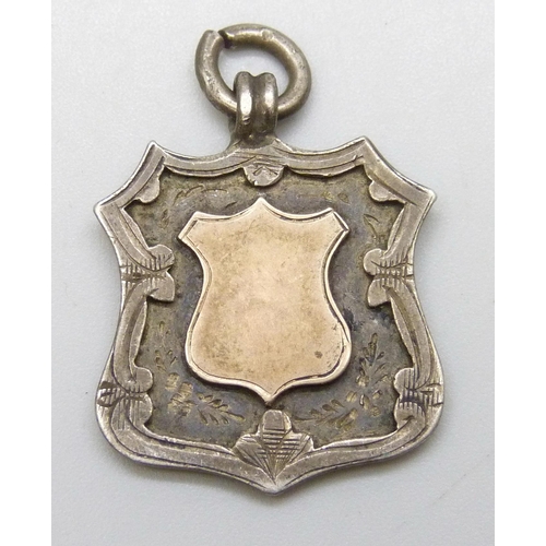 7141 - A silver fob, 9g