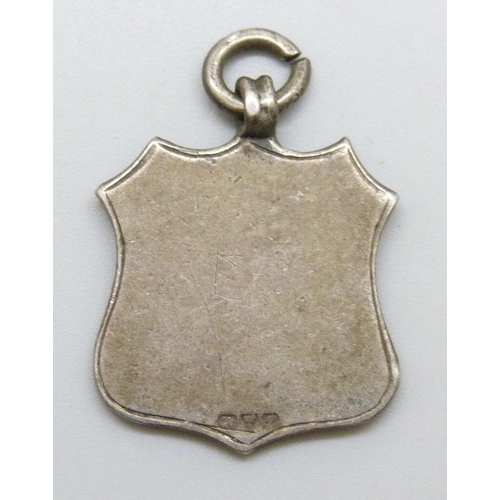 7141 - A silver fob, 9g