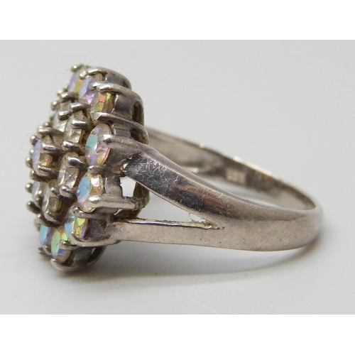 7147 - A silver cluster ring set with iridescent stones, P