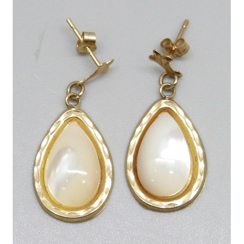 7155 - A pair of 9ct gold and mother of pearl drop earrings with butterflies, 1.5g