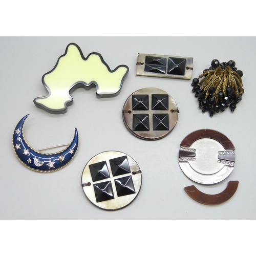 7158 - A collection of vintage brooches including Butler & Wilson