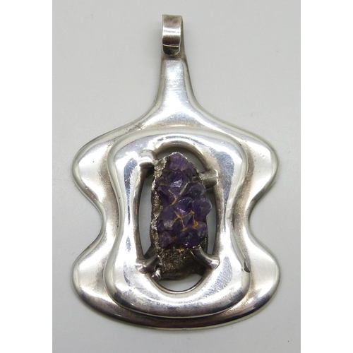 7176 - A Jacob Hill Danish Modernist silver plated necklace pendant set with an amethyst geode, 89g, 8.9cm ... 