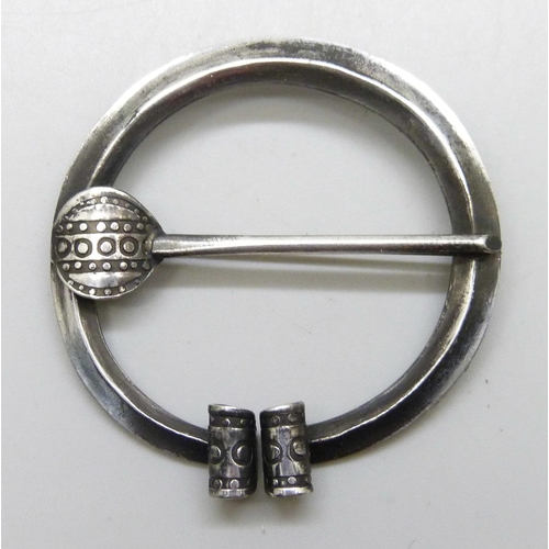 7180 - A Finnish silver cloak pin brooch, possibly by Kultateolisuus Ky, date letter for 1969, 13g, 5.2cm
