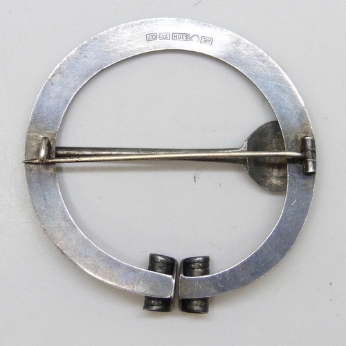 7180 - A Finnish silver cloak pin brooch, possibly by Kultateolisuus Ky, date letter for 1969, 13g, 5.2cm