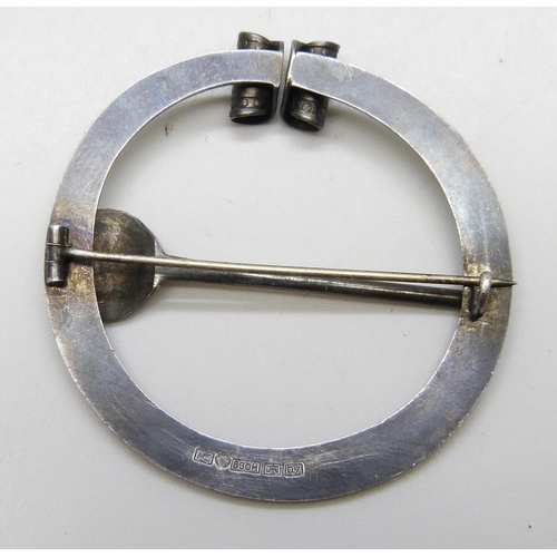 7180 - A Finnish silver cloak pin brooch, possibly by Kultateolisuus Ky, date letter for 1969, 13g, 5.2cm
