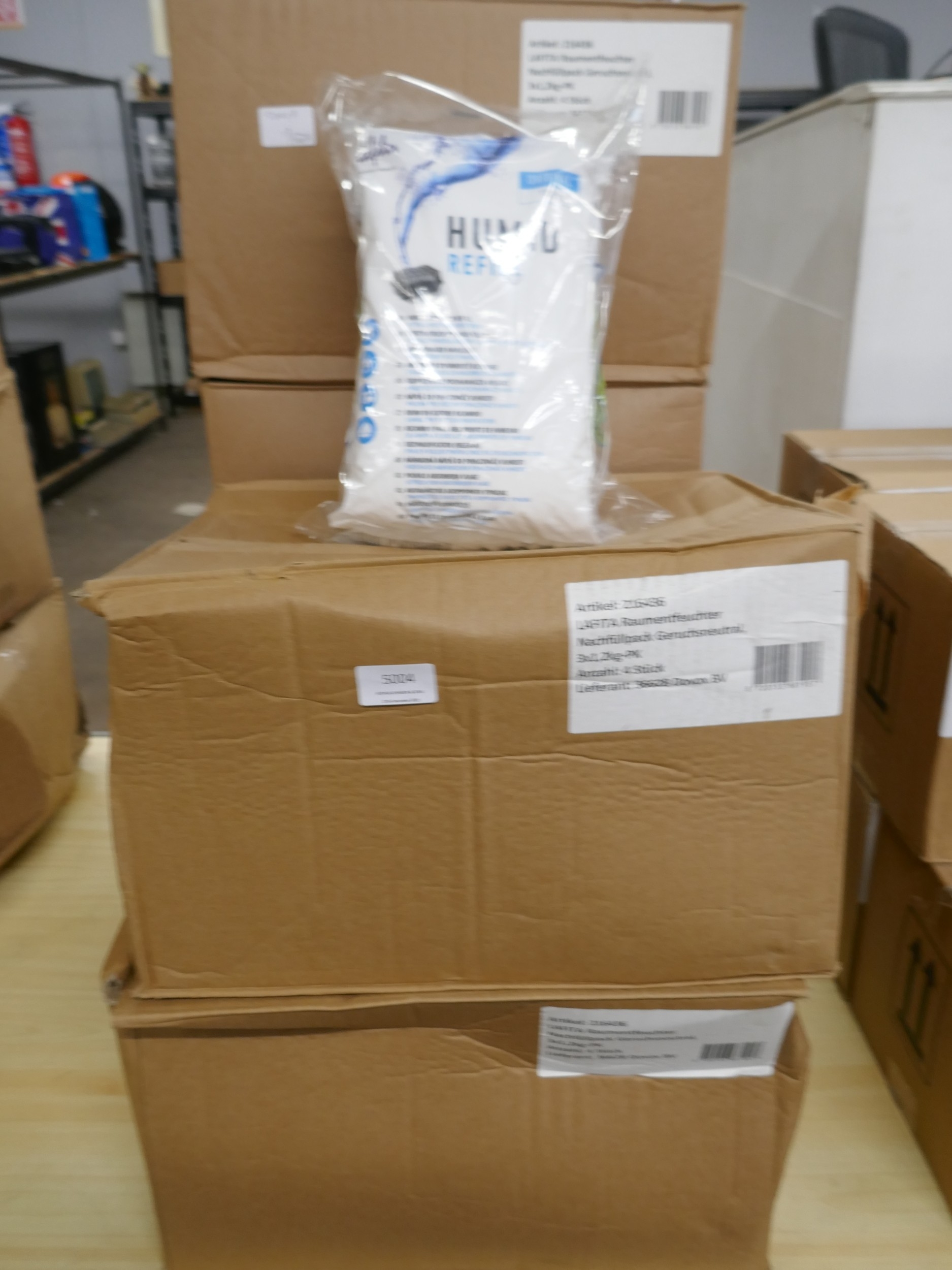4 boxes of 21E436 humidity absorbers and 1 box of 220140 humidity absorbers