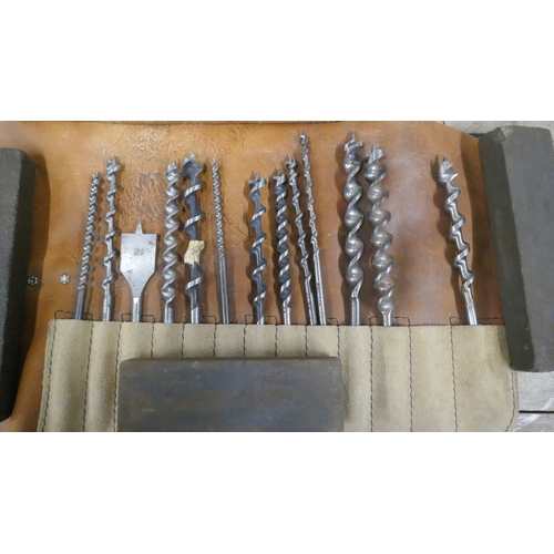 5027 - A Record No. 78 rebate plane, two Stanley Bailey No. 4 planes, an Acorn No. 5 plane, a Stanley No. 1... 