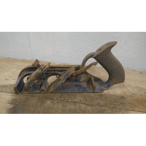 5027 - A Record No. 78 rebate plane, two Stanley Bailey No. 4 planes, an Acorn No. 5 plane, a Stanley No. 1... 