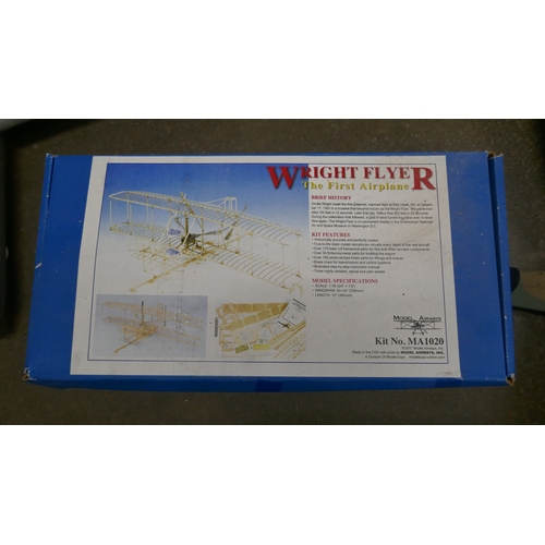 5042 - An assortment of model planes - fighter planes