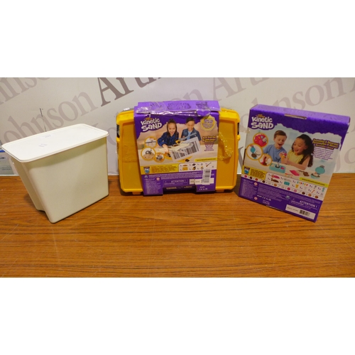 6350 - Kinetic sand and Crayola Model Magic  * This lot is subject to VAT