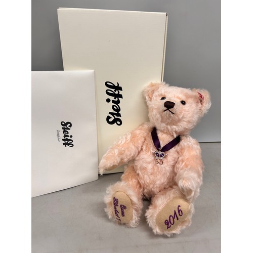 2209 - Steiff; a Queen Elizabeth's 90th Birthday Bear, Danbury Mint, limited edition, with certificate and ... 