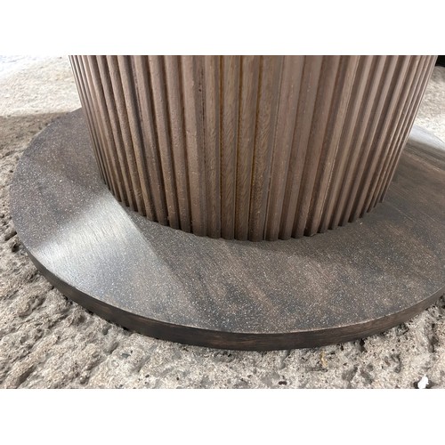 3140 - An Aimar circular dining table  * This lot is subject to VAT