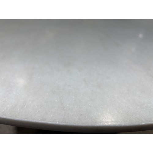 3140 - An Aimar circular dining table  * This lot is subject to VAT