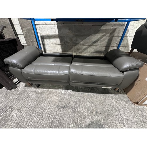 3259 - A mixture of electric reclining sofa parts (bases only/ no back cushions)(4247-45) *This lot is subj... 