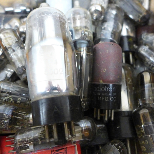 2134 - A collection of vintage valves, some boxed