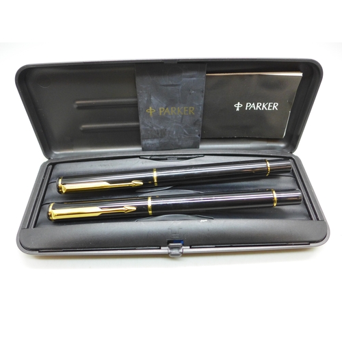 2280 - A Parker pen set, fountain and ballpoint, cased