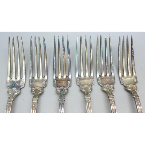 7397 - A set of six .800 silver forks, 370g total