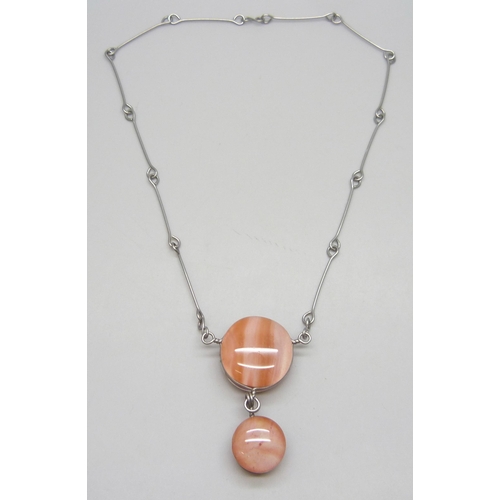 7053 - A metal necklace with glass drop pendant, 44cm
