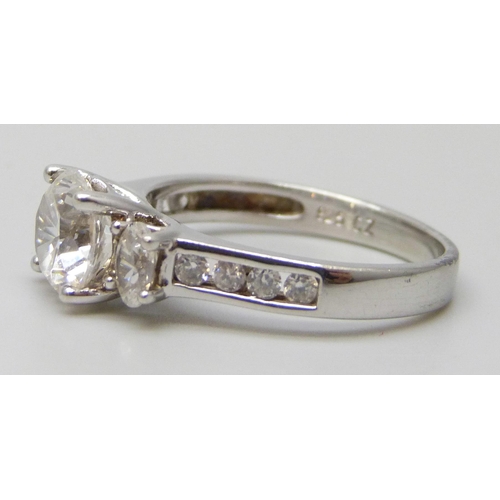 7136 - A silver ring set with white stones, S