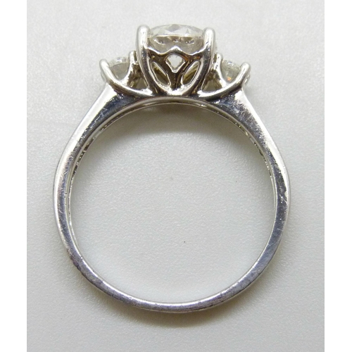 7136 - A silver ring set with white stones, S