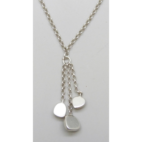 7142 - A silver necklace chain with three glass stone set drop pendants, hallmarked, 41.5cm