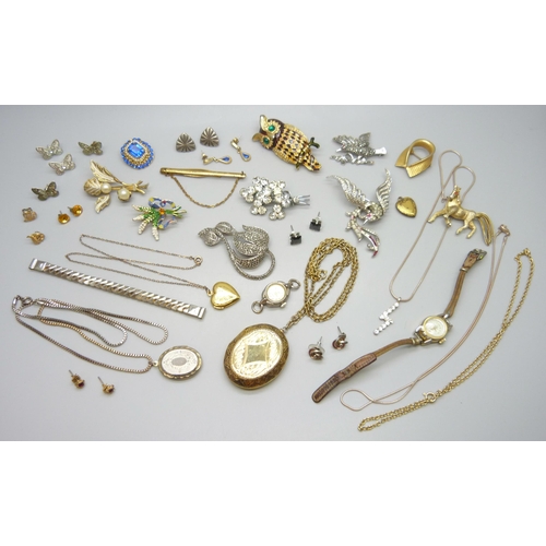 7194 - A collection of costume jewellery