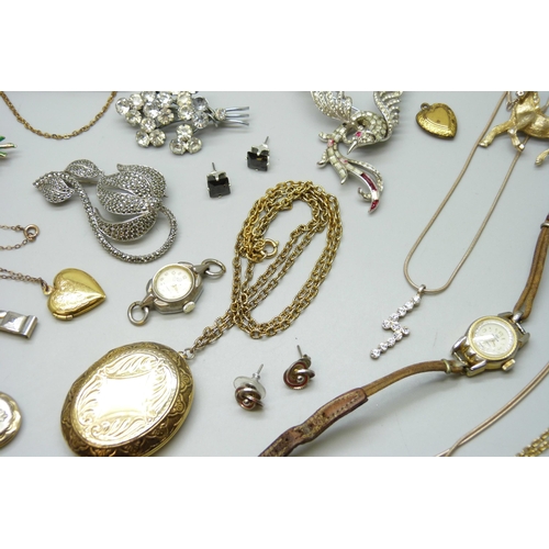 7194 - A collection of costume jewellery