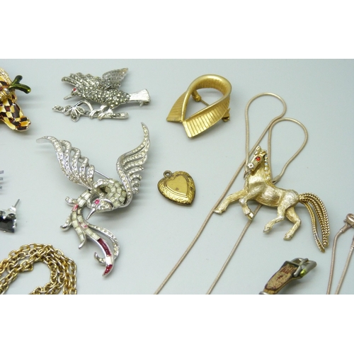 7194 - A collection of costume jewellery