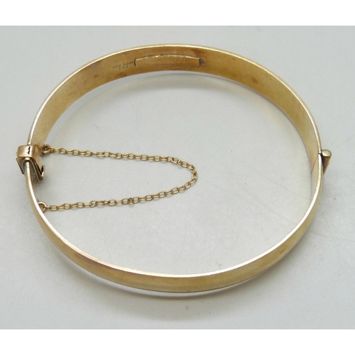 7274 - A 1/5 9ct rolled gold bangle, 23g