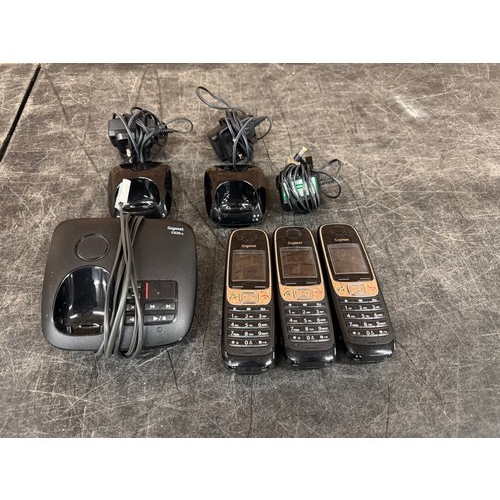 5085 - Three Gigaset C620 phone handsets with two charging docks and one Gigaset C620A answering machine